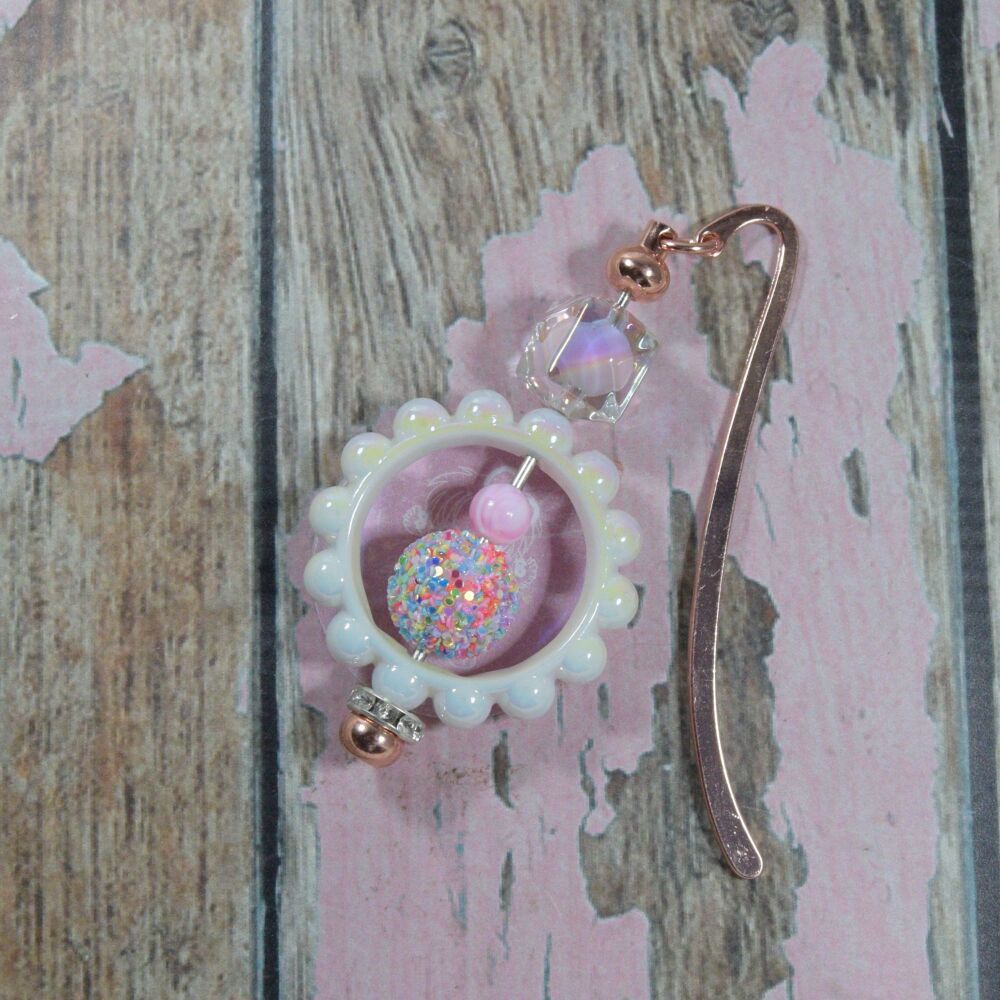 Charm Bookmarks - Pearl white fidget