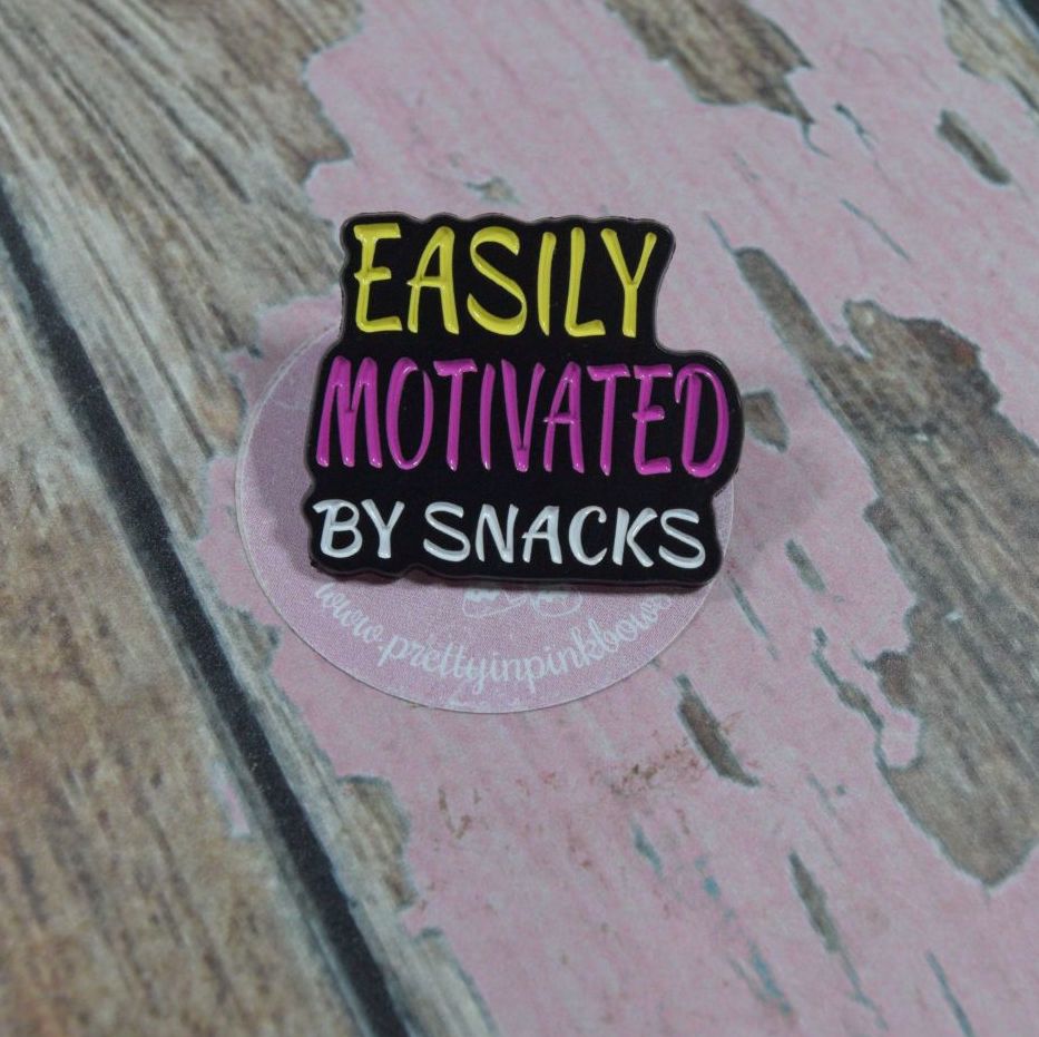 Pin Bage - Easily motivated by snaks