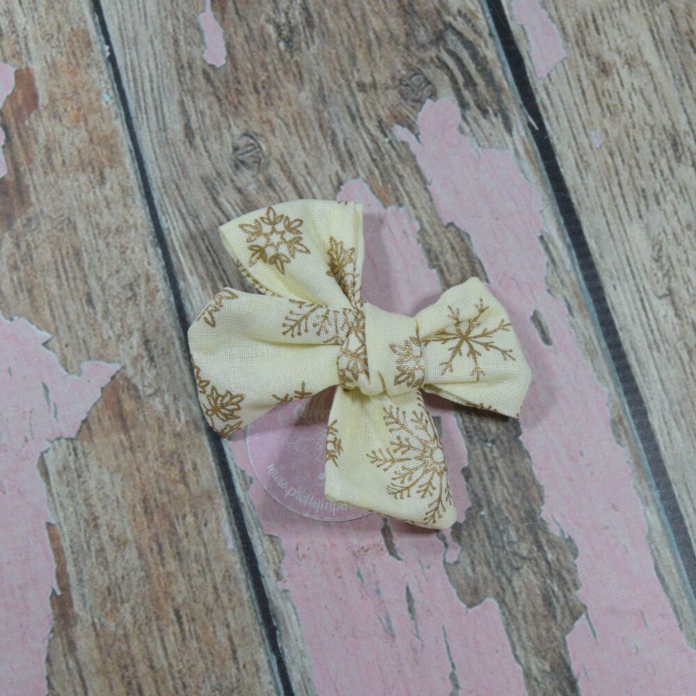 Maddie Bow - Cream Christmas