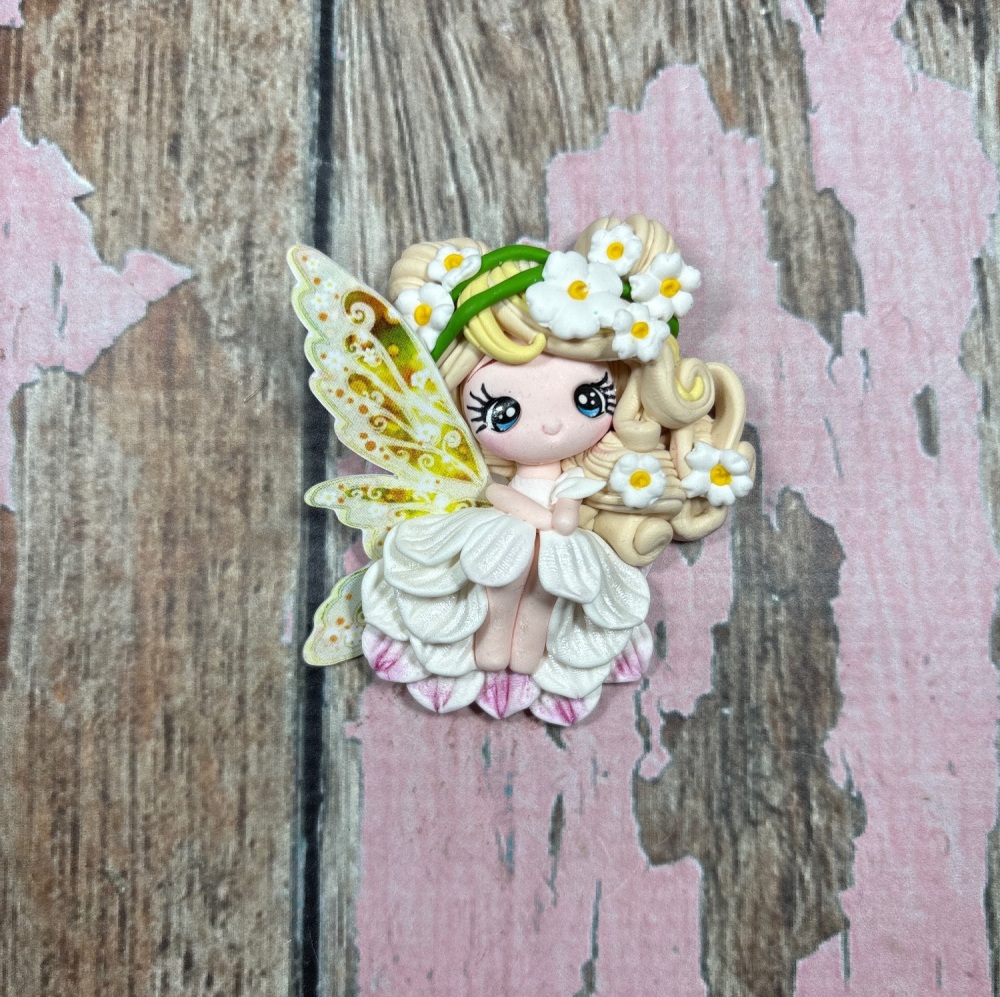 Fairy with white pearl dress, blonde hair and daisies in hair