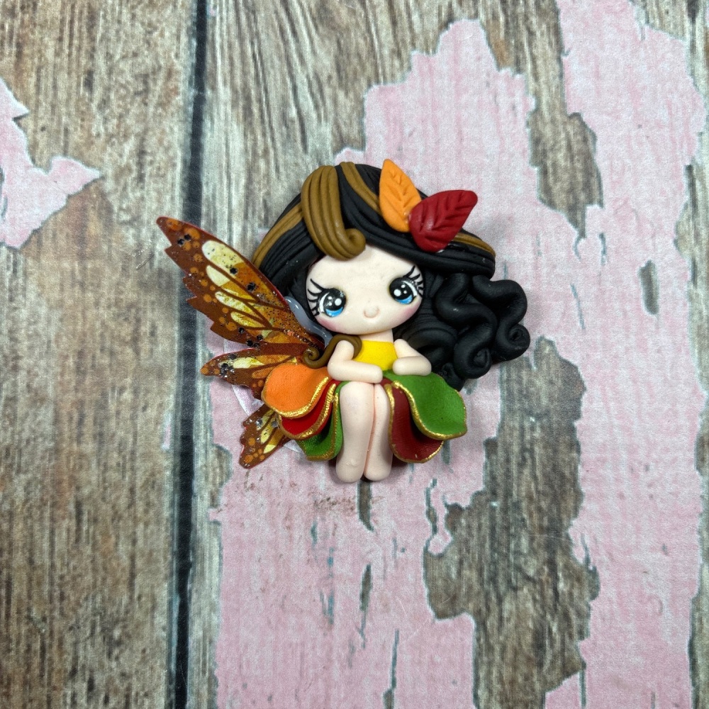 Big fairy autumn dress, dark brown hair brown highlights