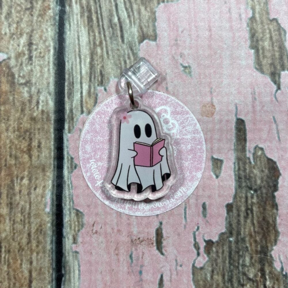 USB C cover- Ghost reading a book