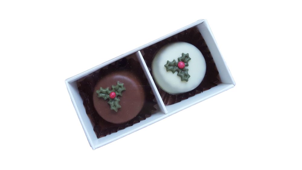 White 2pk Chocolate Box With Built In Insert And Clear Sleeve -80mm x 35mm 