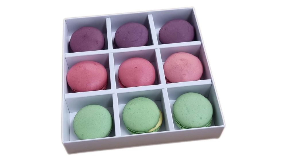 9pk Macaron / Sweet / Gift Box With Clear Lid and white insert (Box colour 
