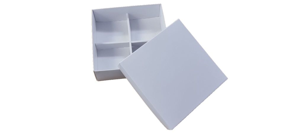 White 4pk Square Brownie Box With Board Lid & Insert- 155mm x 155mm x 50mm 
