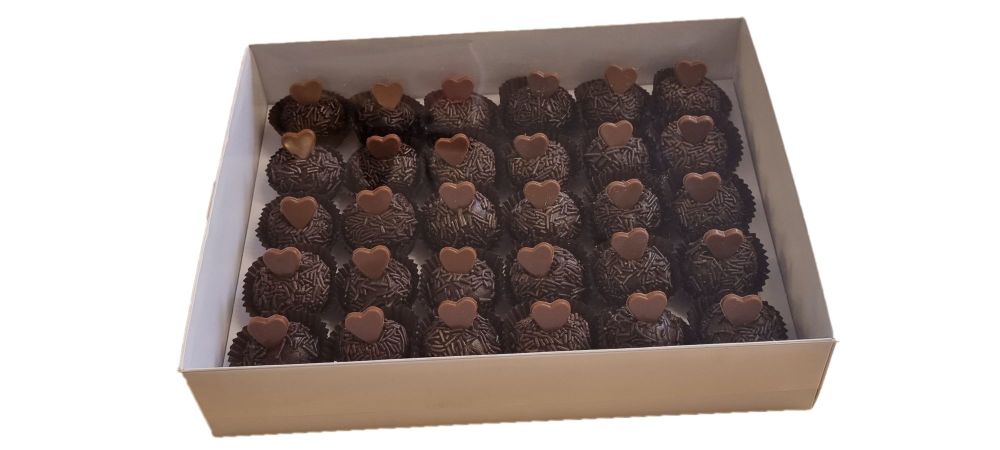 White 30 cavity Truffle/Brigadeiro Box With Clear Lid And Insert - 250mm x 