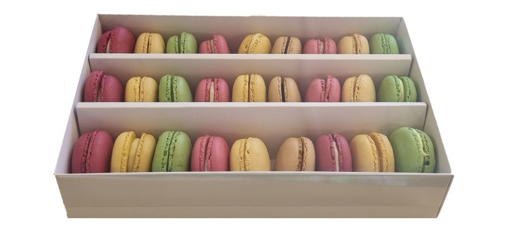 24-27 pc  Macaron Box, 50mm Deep with white  insert and  Clear Lid ( Colour to be chosen and price will vary) - 240mm x 155mm x 50mm - Pack of 10