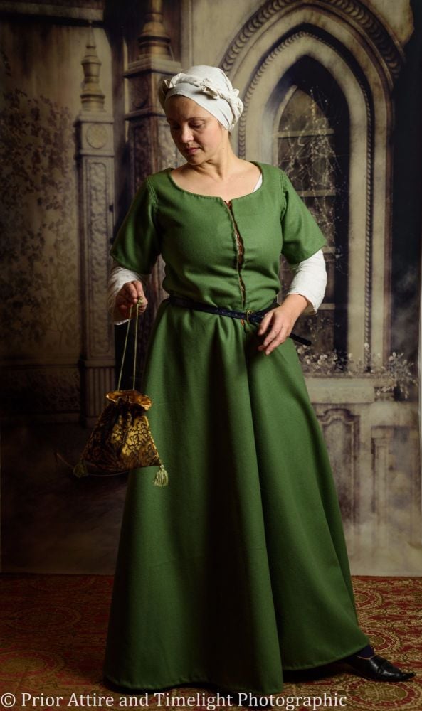 Medieval dress/kirtle size 14-16