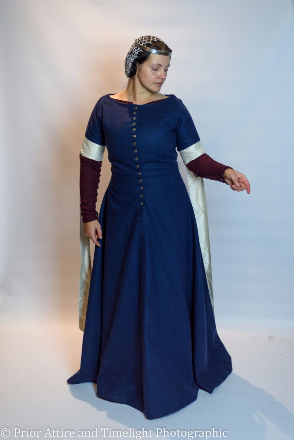Medieval dress cotehardie