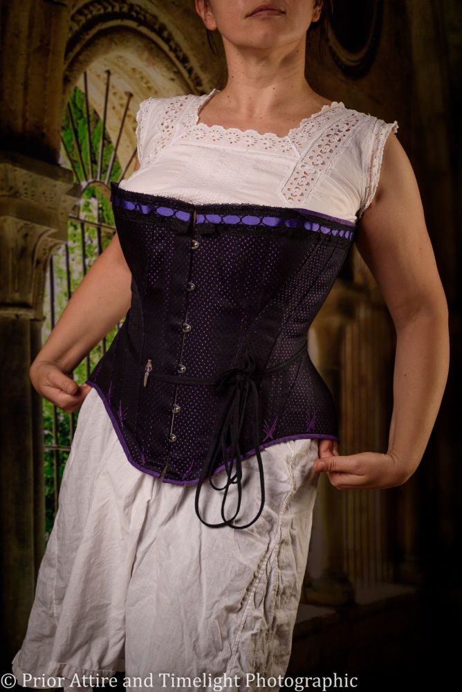 Late Victorian, early Edwardian corset size 16-18