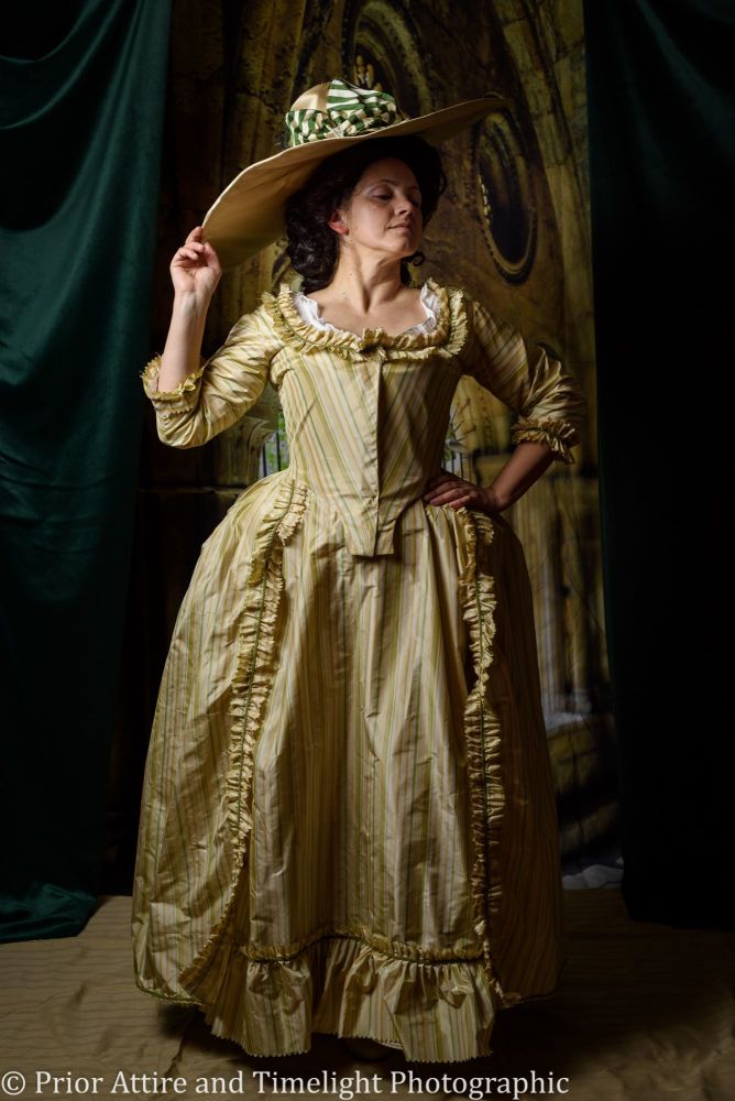 Robe a la anglaise size 12-14