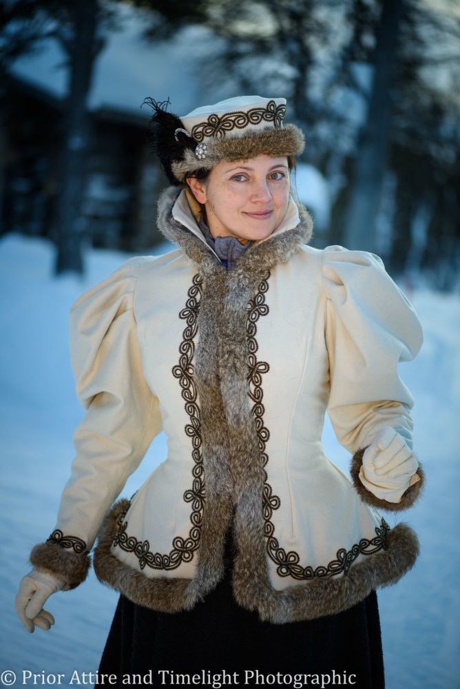 1890s winter jacket size 14