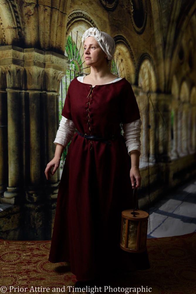 Medieval dress/kirtle size 16-18