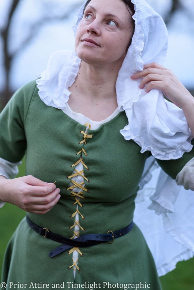 Medieval dress/kirtle size 12-14
