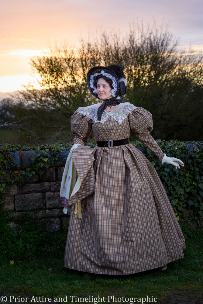 Romantic era day dress silk size 14