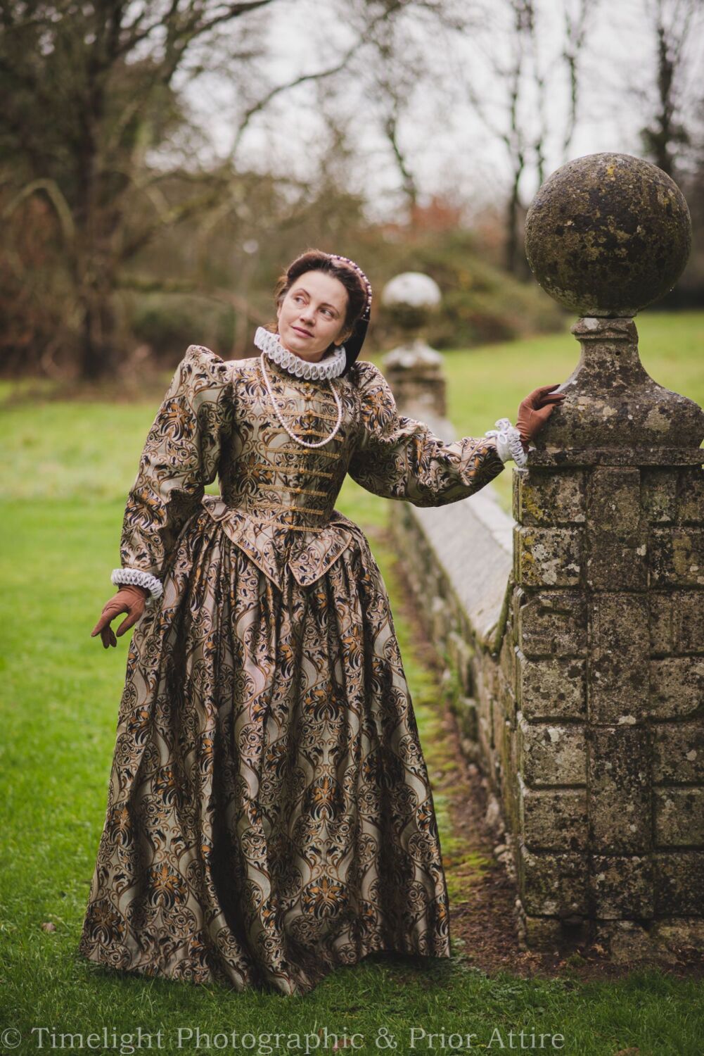 Elizabethan gown and kirtle set