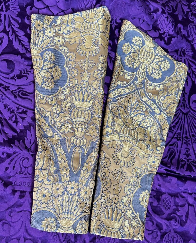 Posh medieval sleeves