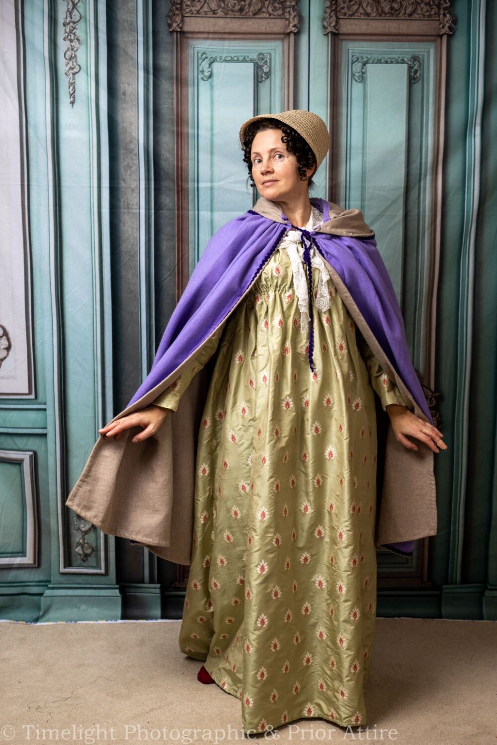 Women's mantle/cloak