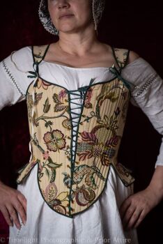 Elizabethan bodies size 14