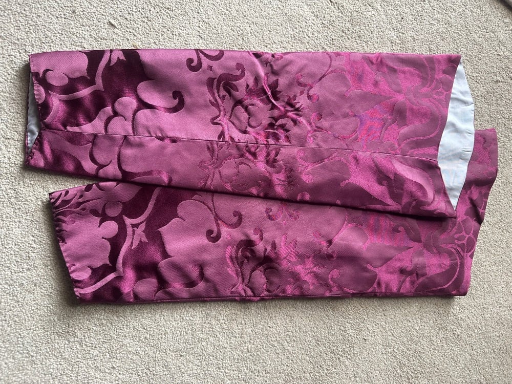 Posh medieval sleeves