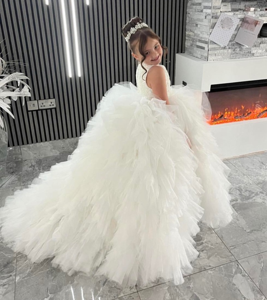 Betty's Statement Pearl Bun Accessory