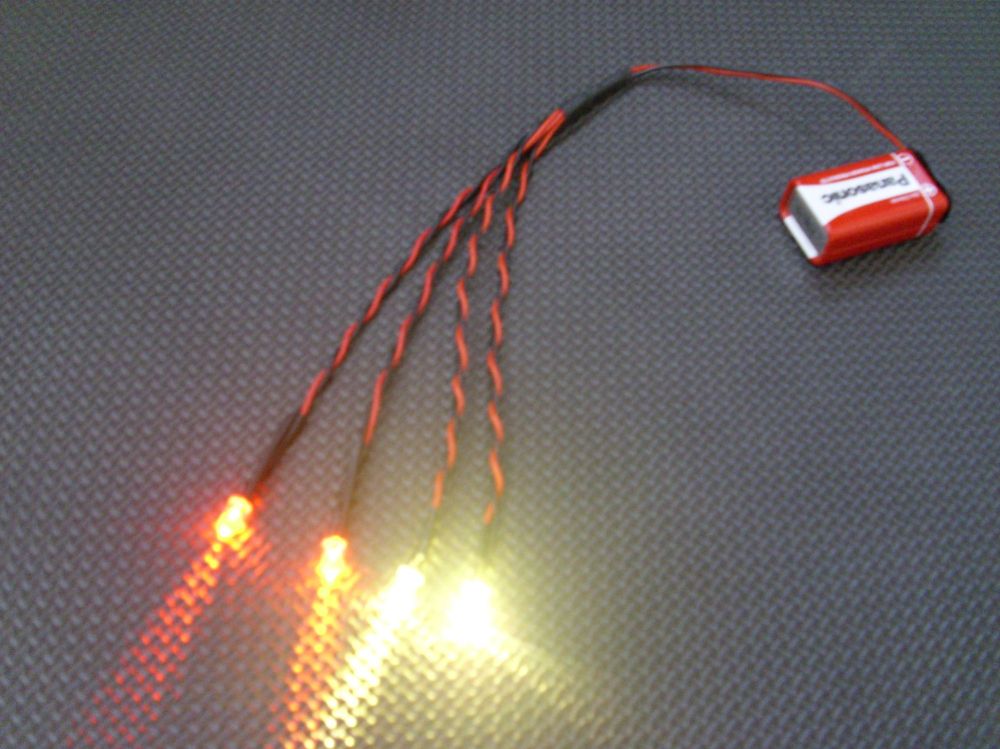 3mm  x2 Warm White  x2 Red Static 160mm Wire Loom Small Scale Car Kit
