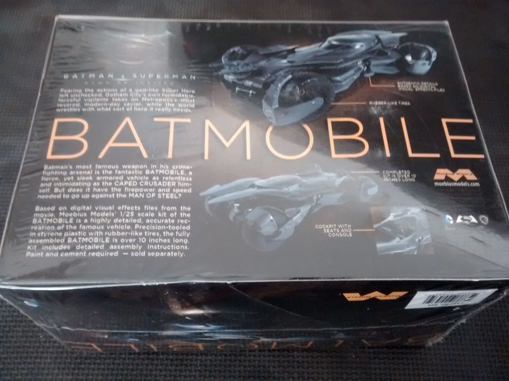 Moebius Models Batmobile - Batman Vs Superman - Dawn Of Justice - Detailed Plastic Model Kit
