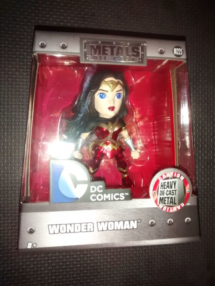 Metals Die Cast Wonder Woman Display Figure