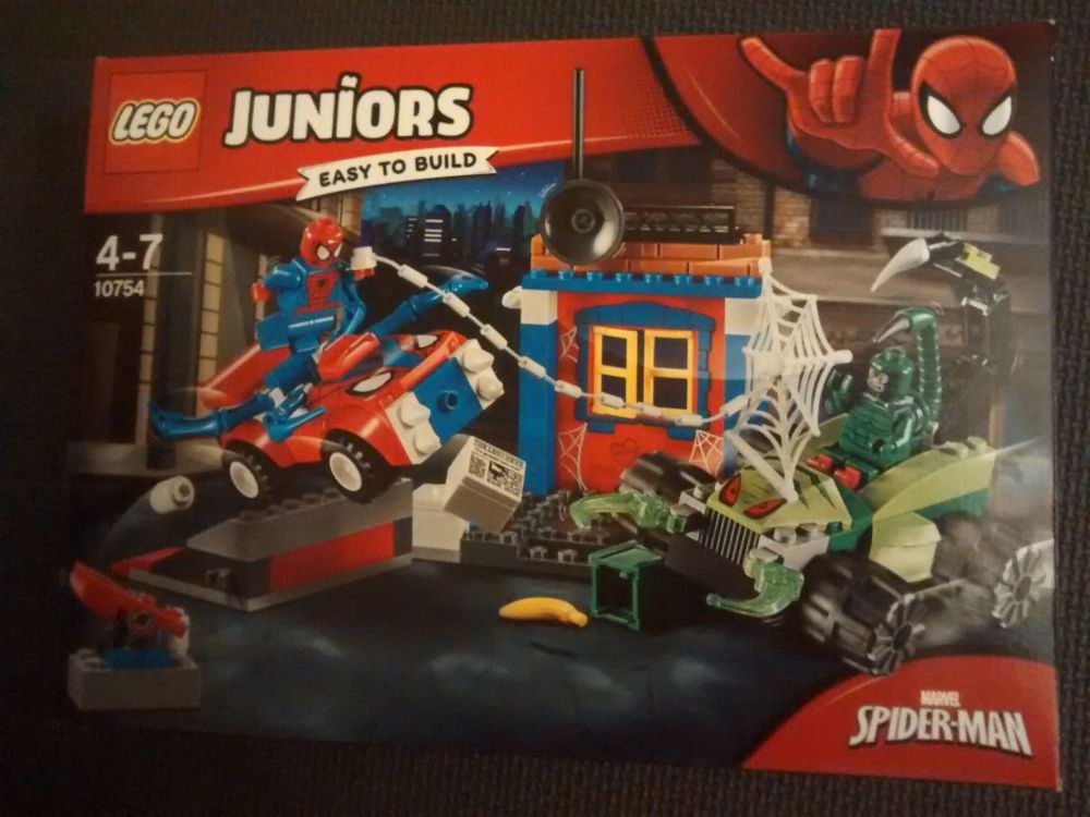 Lego Juniors - Marvel Spider-Man - 10754 - Age Range 4 to 7- Brand New & Se