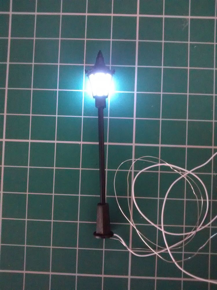 Street Lamp - Lantern Lamp Post - Micro LED - 3v DC - Suitable For Diorama 