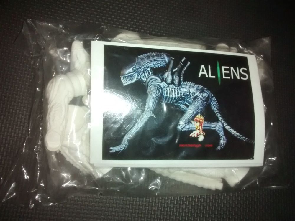 Elfin - Alien (Crouching Version) Vinyl Model Kit - 8