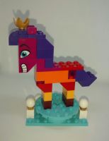 Lego Minifig - Lego Movie 2 - Queen Watevra Wa'Nabi - Horse Figure & Podium - Split From Set 70824