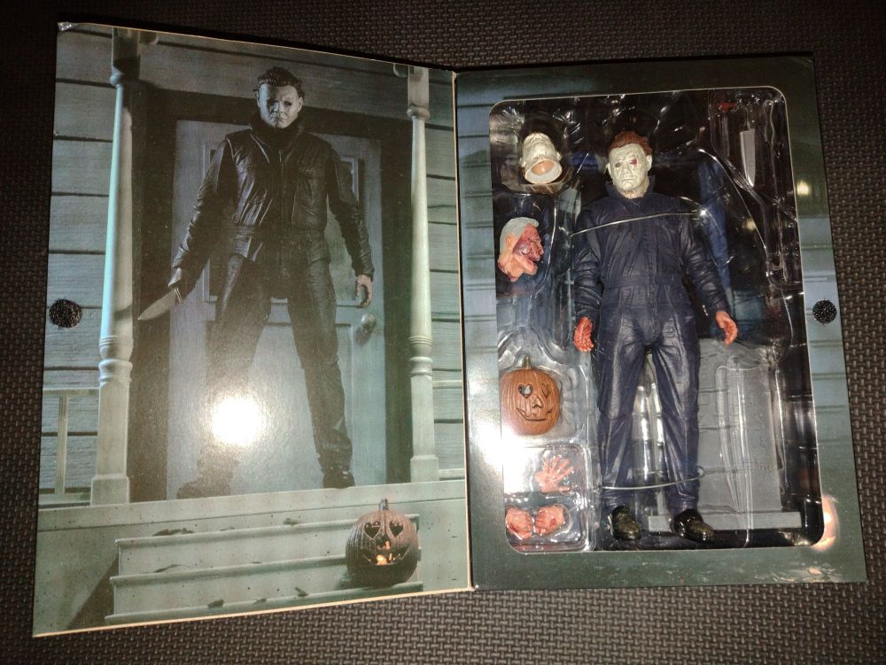 Halloween Ultimate Michael Myers - 7" Tall 1:10 Collectable Figure Set & Accessories