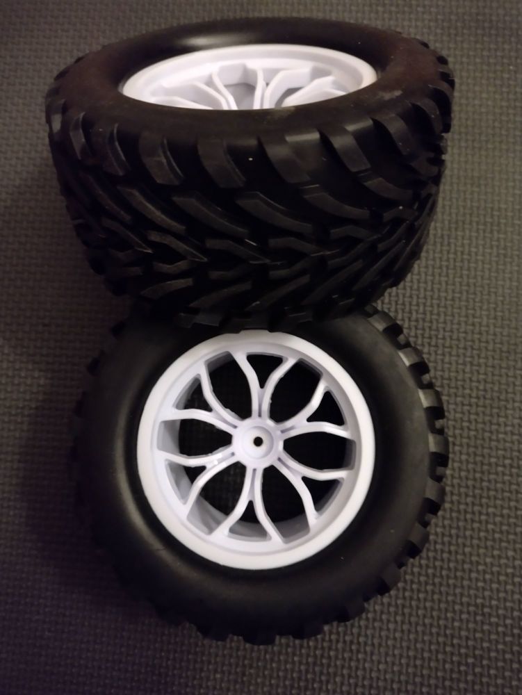 FTX Bugsta RC Car - Front Wheels & Tyres - Pre-mounted - Brand New - FTX6447W - FTX6446W