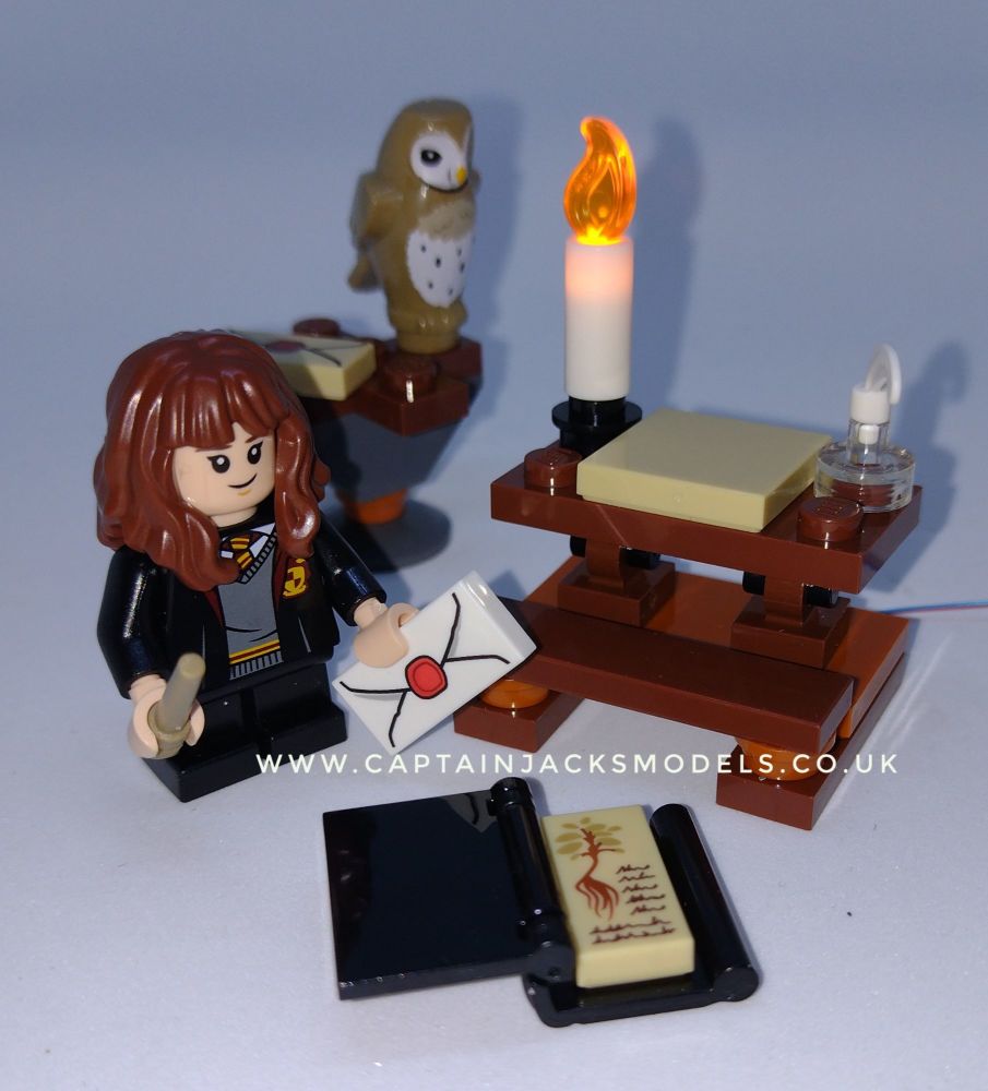 Light Up Lego Minifigure - Harry Potter Series - Hermiones Study Desk Diora