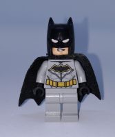 Lego Minifigure Batman SH552 Light Bluish Grey Suit With Gold Belt From Set 76117