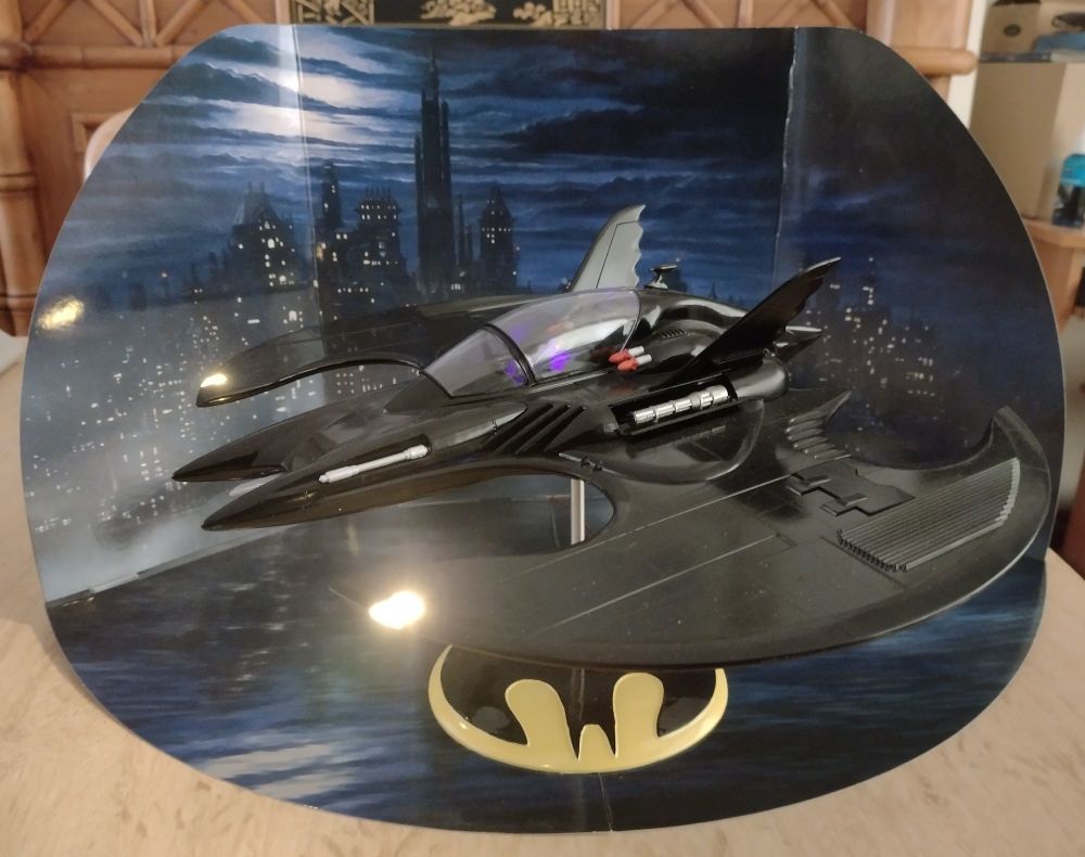 Built & Lit - Batwing 1:25 Scale With Backdrop