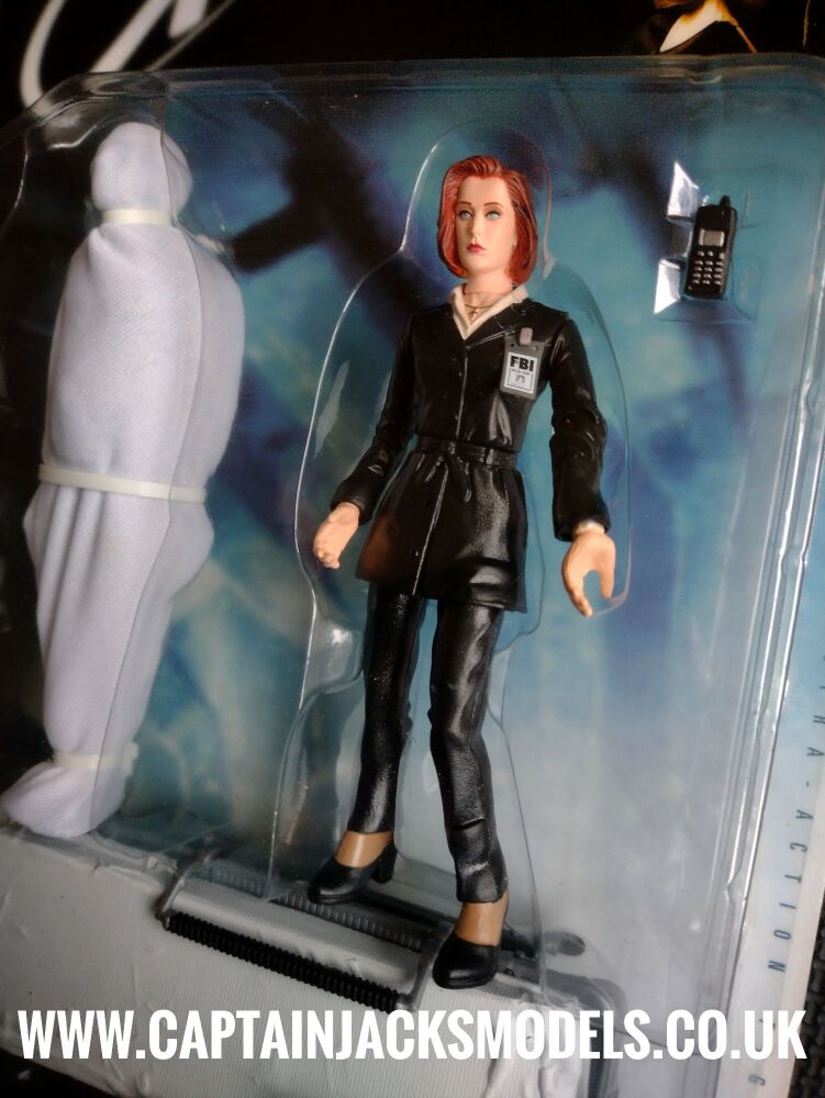 The X Files Fight The Future 6" Agent Dana Scully Action Figure Set - Series 1 - 1998 McFarlane Toys