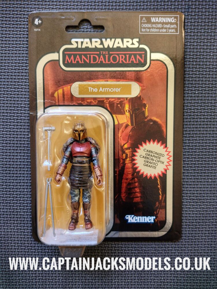 Star Wars  The Vintage Collection The Mandalorian Carbonized F2714 The Armorer Premium Collectable 3.75" Figure Set