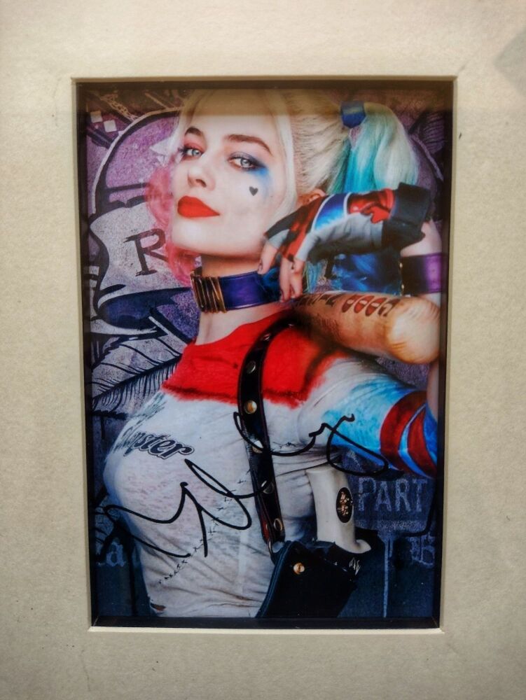Margot Robbie Triple 6 x 4 Framed Harley Quinn Print Set