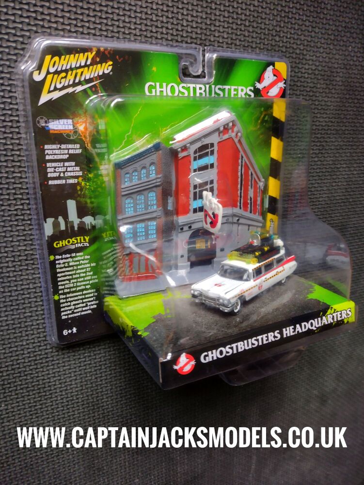 Johnny Lightning Ghostbusters Ecto-1A Diecast Collectable 1:64 Car & Polyresin Headquarters Backdrop