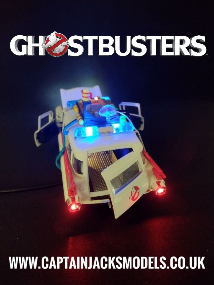 Modified Lit 1:24 Scale Customised Diecast Ghostbusters Ecto 1 Display Model