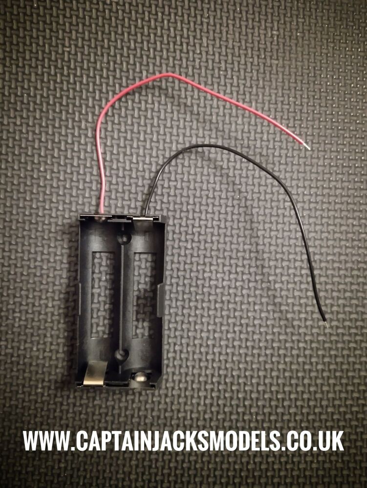 Battery Holder For Two 3.7V Batteries 18650 Type With Wired Connection Providing 7.4V Output