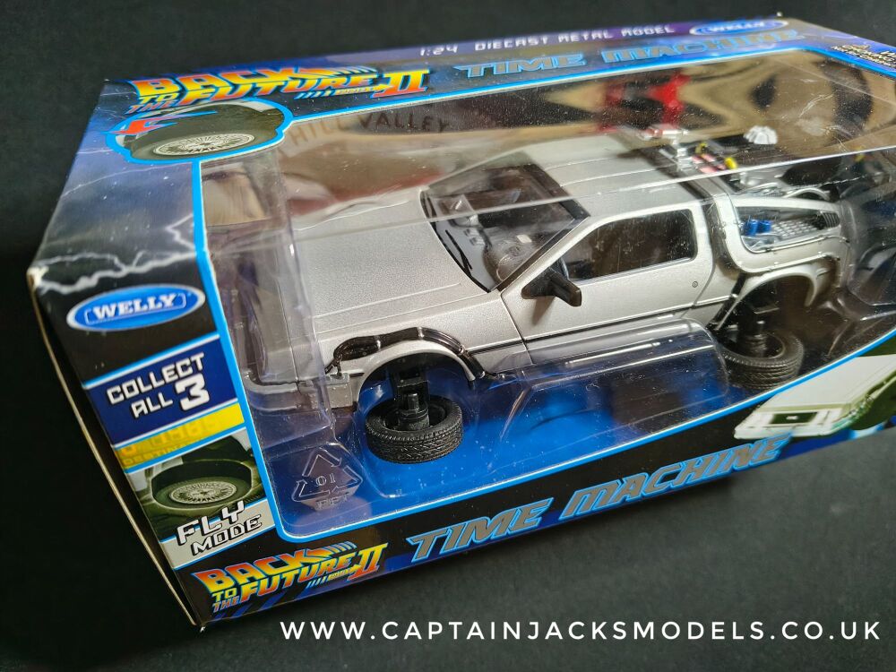 Back To The Future II Diecast DeLorean Time Machine 1:24 With Fly Mode By Welly
