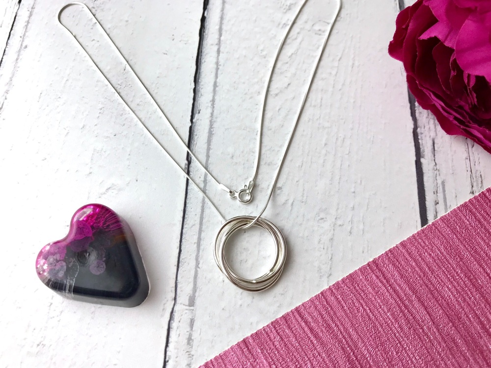 3 entwined rings necklace