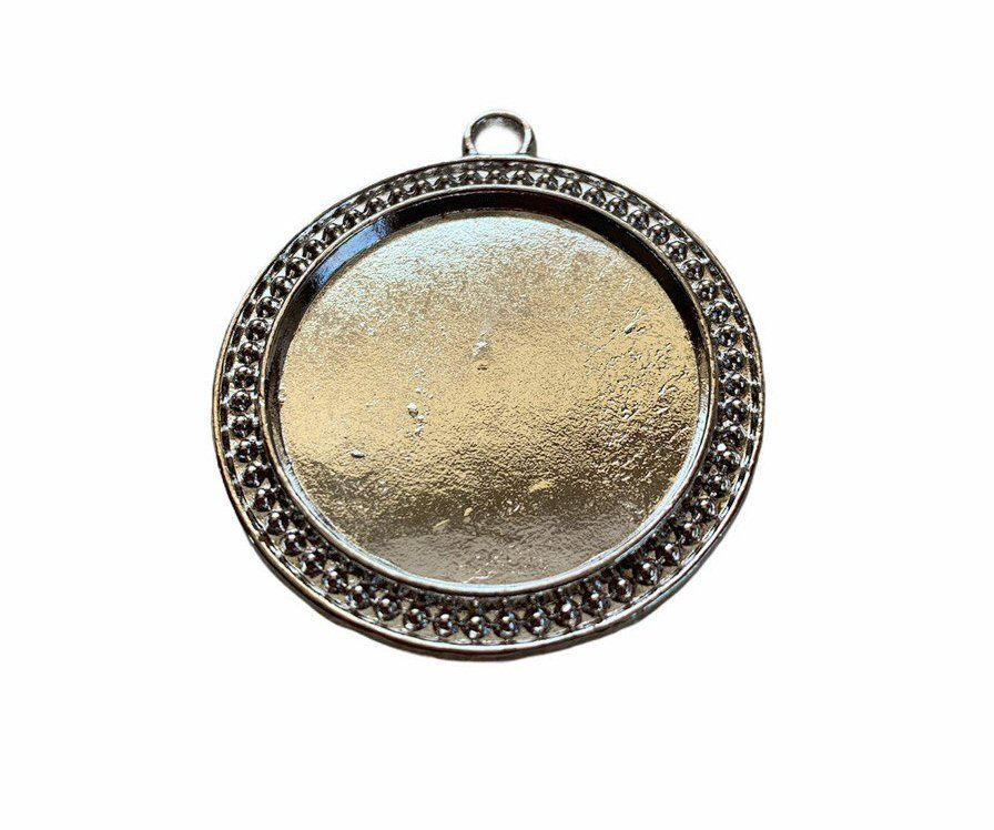 Silver style circular patterned pendant - B9
