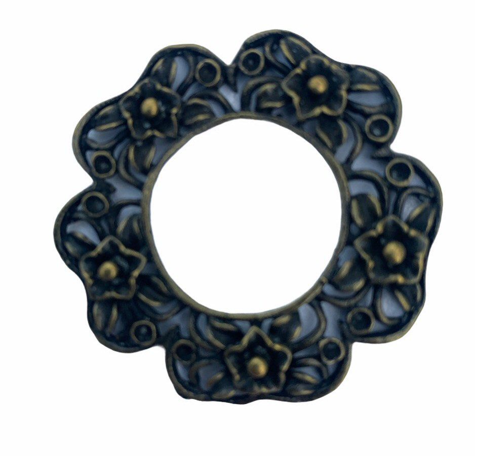 Bronze flower shaped frame - C2
