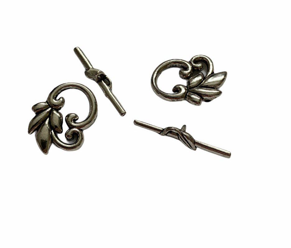Silver style  clasp with leaves - E14