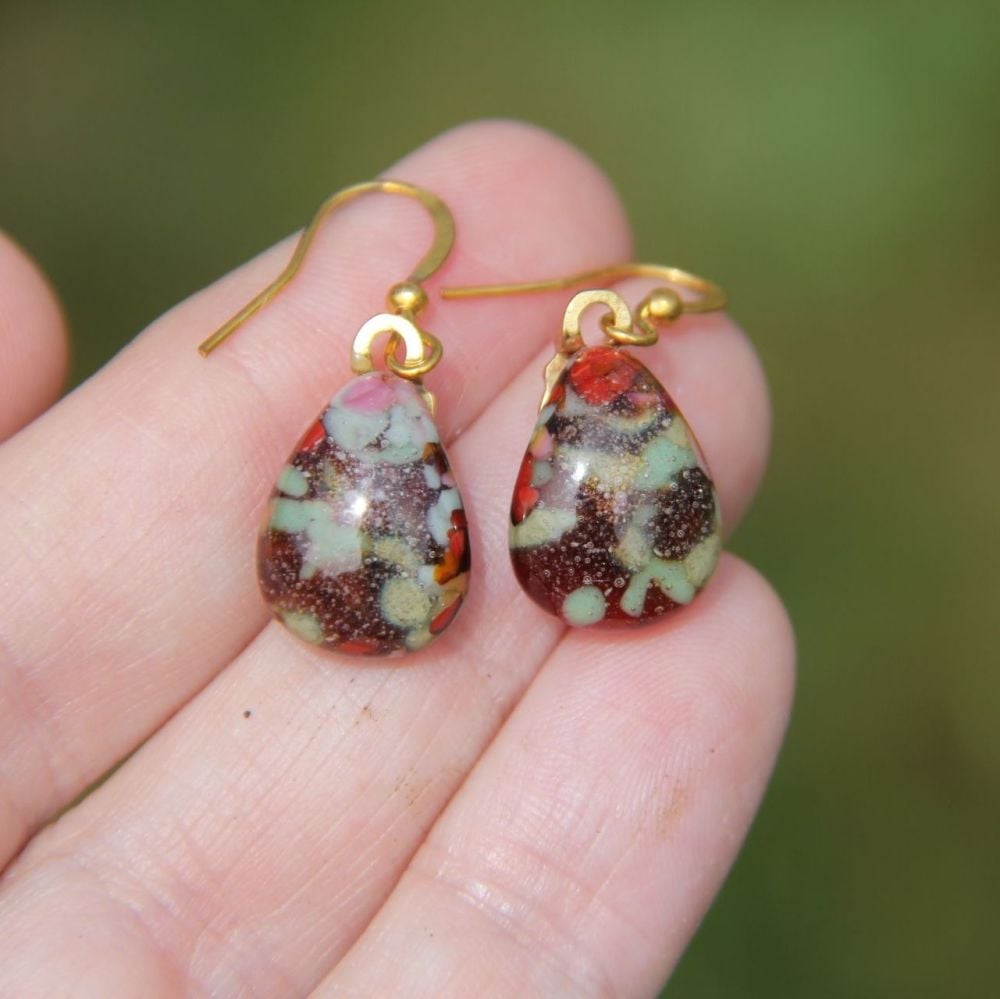 Red and pale green mix coloured glass speckled teardrop dangly drop earring