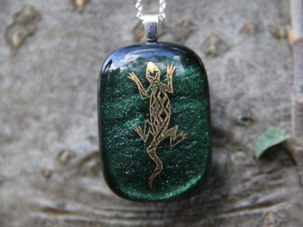 Sparkly green fused glass Lizard pendant